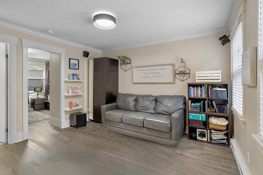 1365 W 7th Avenue Vancouver, BC - 11