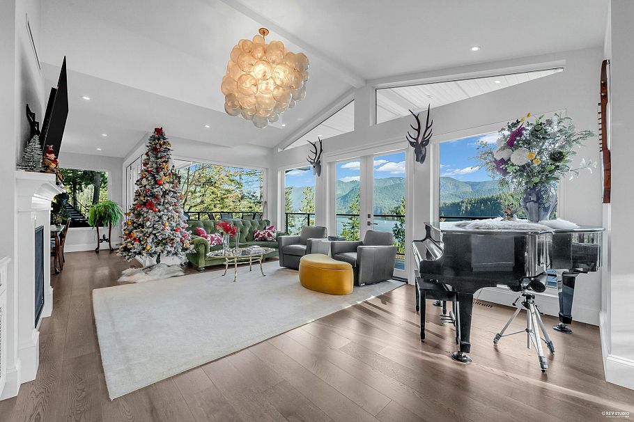 1812 Cardinal Crescent North Vancouver, BC - 5