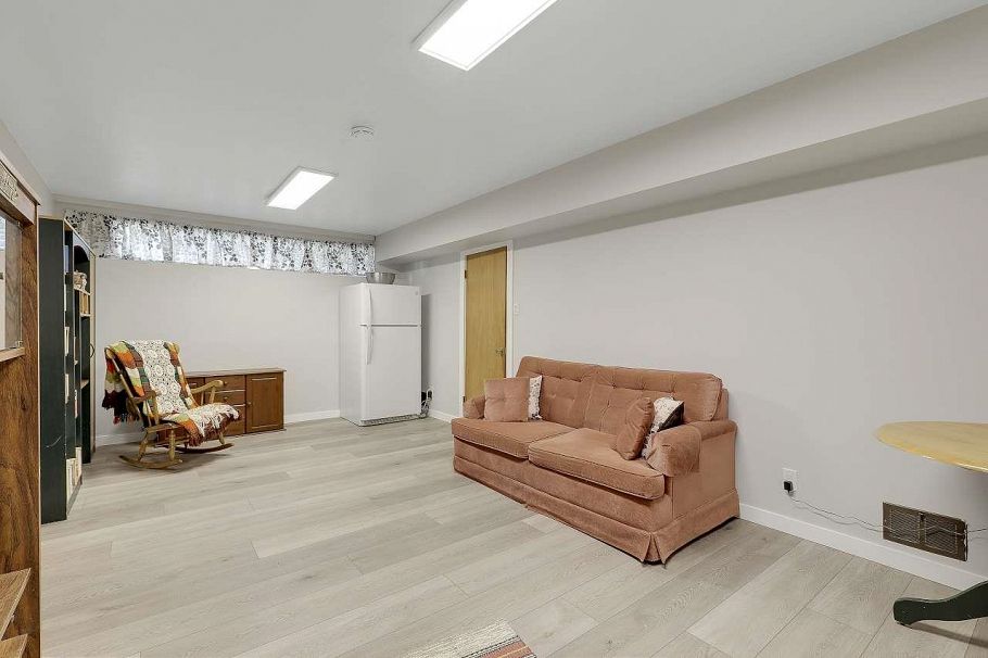 203 E 26th Street North Vancouver, BC - 27