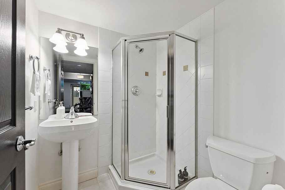 3761 Edgemont Boulevard North Vancouver, BC - 37