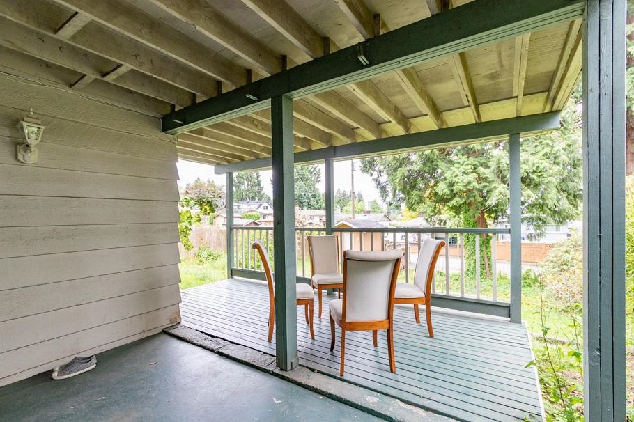 341 W 24th Street North Vancouver, BC - 25