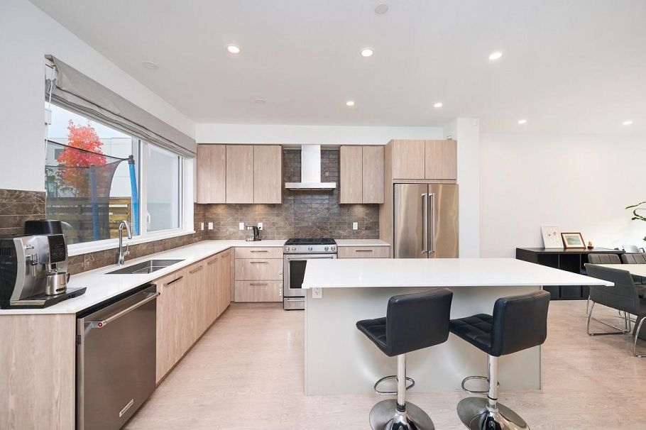 30 3597 Malsum Drive North Vancouver, BC - 18