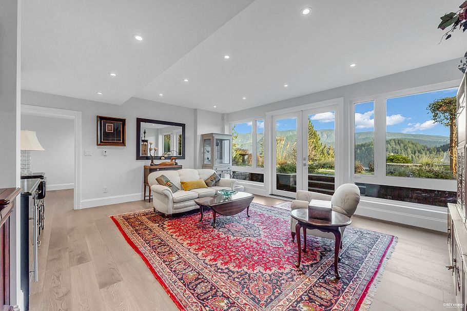 1812 Cardinal Crescent North Vancouver, BC - 25