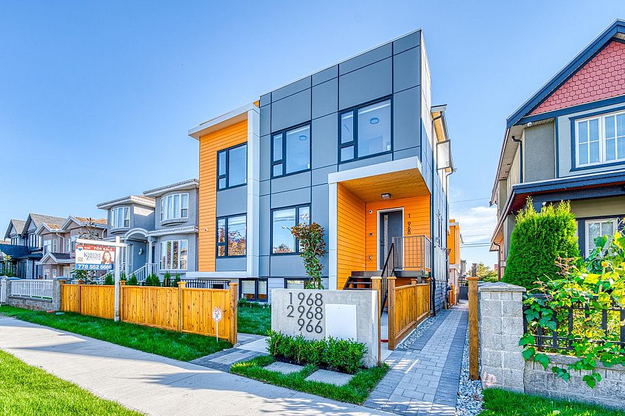 2 968 E 55th Avenue Vancouver, BC - 1