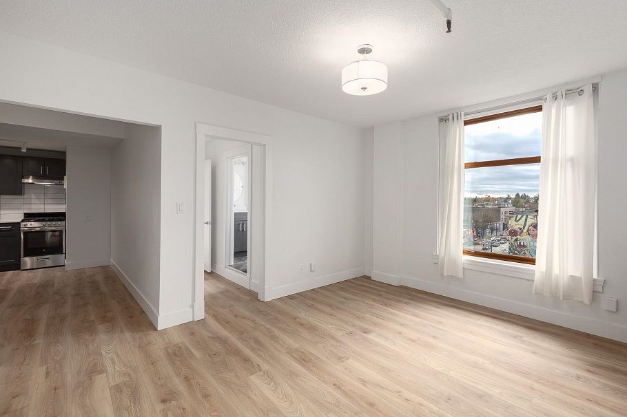 606 175 E Broadway Vancouver, BC - 2