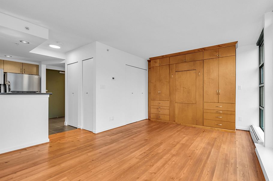 303 1688 Robson Street Vancouver, BC - 12