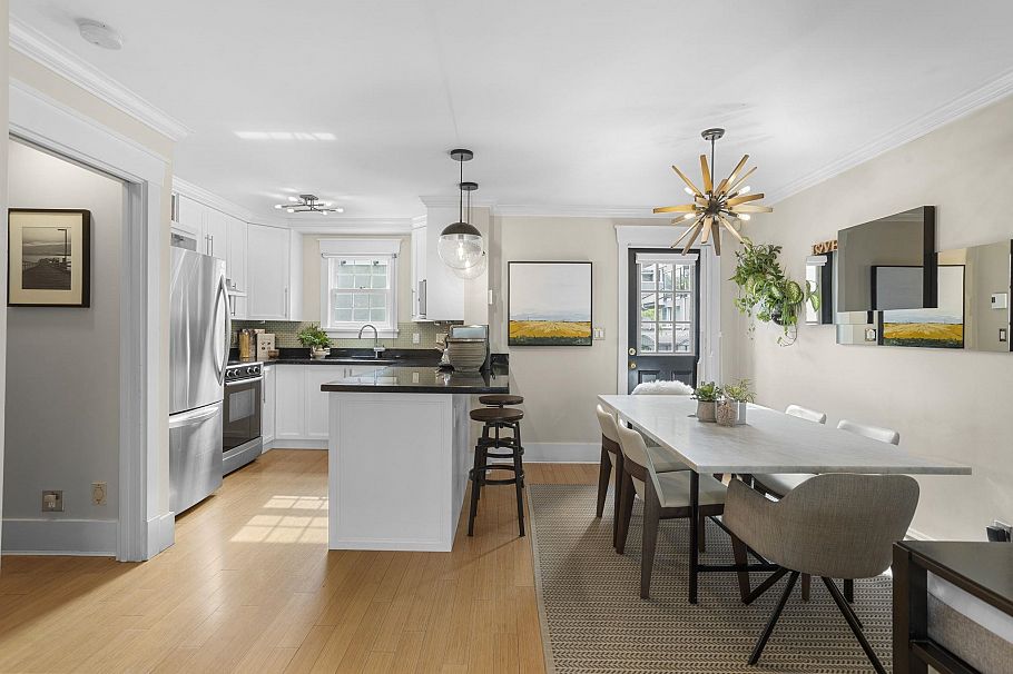 1365 W 7th Avenue Vancouver, BC - 5