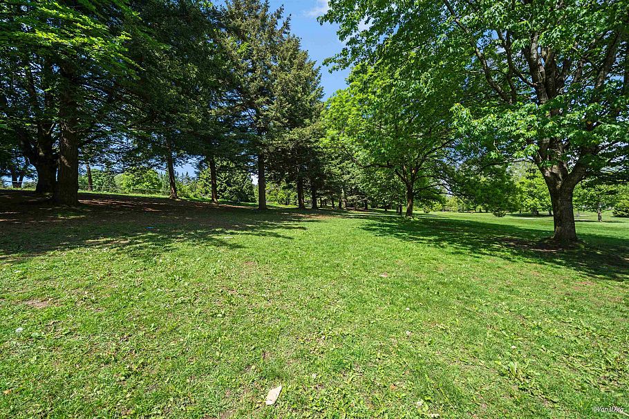 74 E 37th Avenue Vancouver, BC - 8