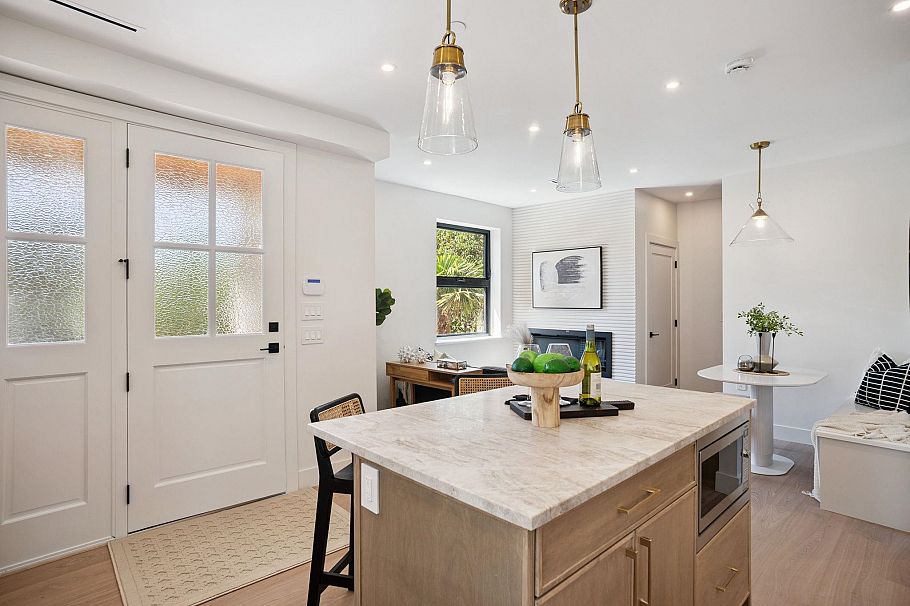 1 1915 E 3rd Avenue Vancouver, BC - 10