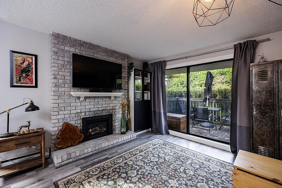 3132 Lonsdale Avenue North Vancouver, BC - 3