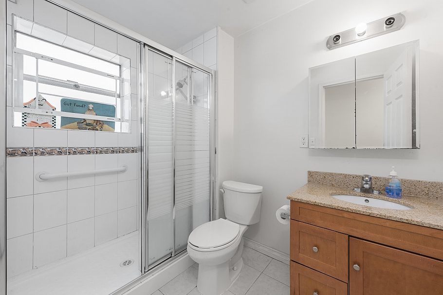 3220 E 19th Avenue Vancouver, BC - 12