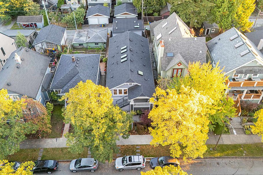 2058 E 5th Avenue Vancouver, BC - 23