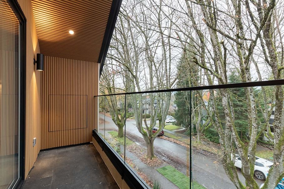 2 2976 W 13th Avenue Vancouver, BC - 25