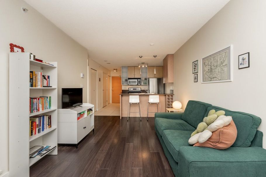 1706 909 Mainland Street Vancouver, BC - 3