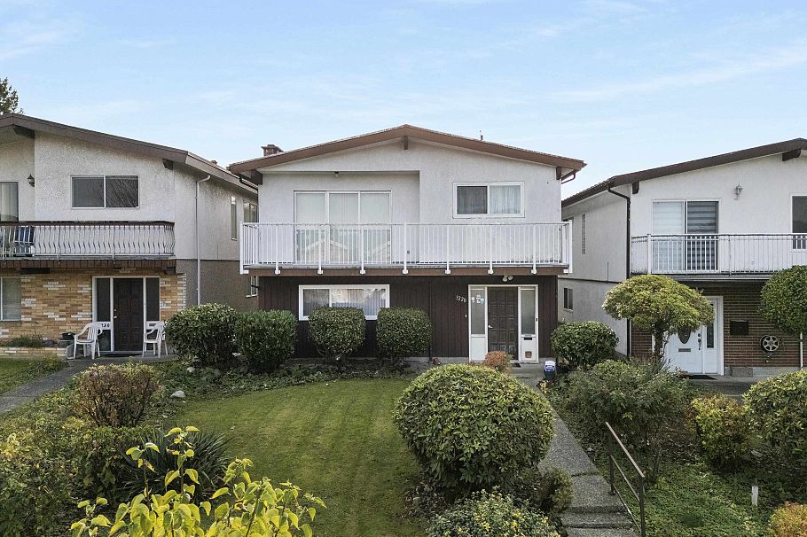 3220 E 19th Avenue Vancouver, BC - 1