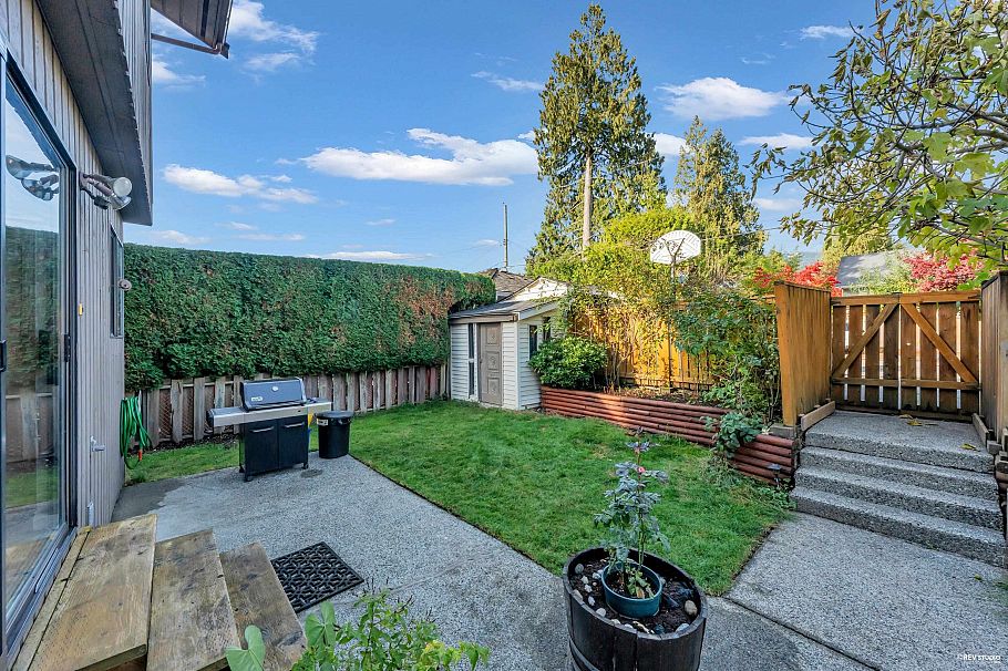 252 E 21st Street North Vancouver, BC - 36