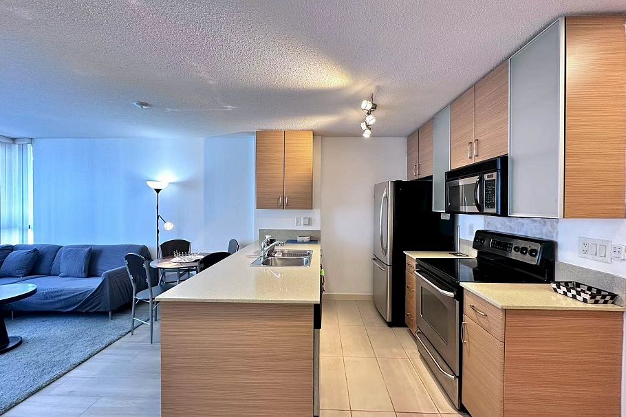 2404 977 Mainland Street Vancouver, BC - 3