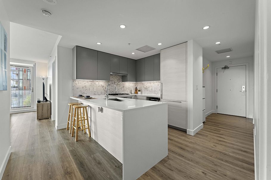 807 8181 Chester Street Vancouver, BC - 4