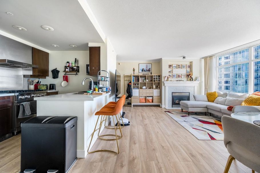 2608 198 Aquarius Mews Vancouver, BC - 6