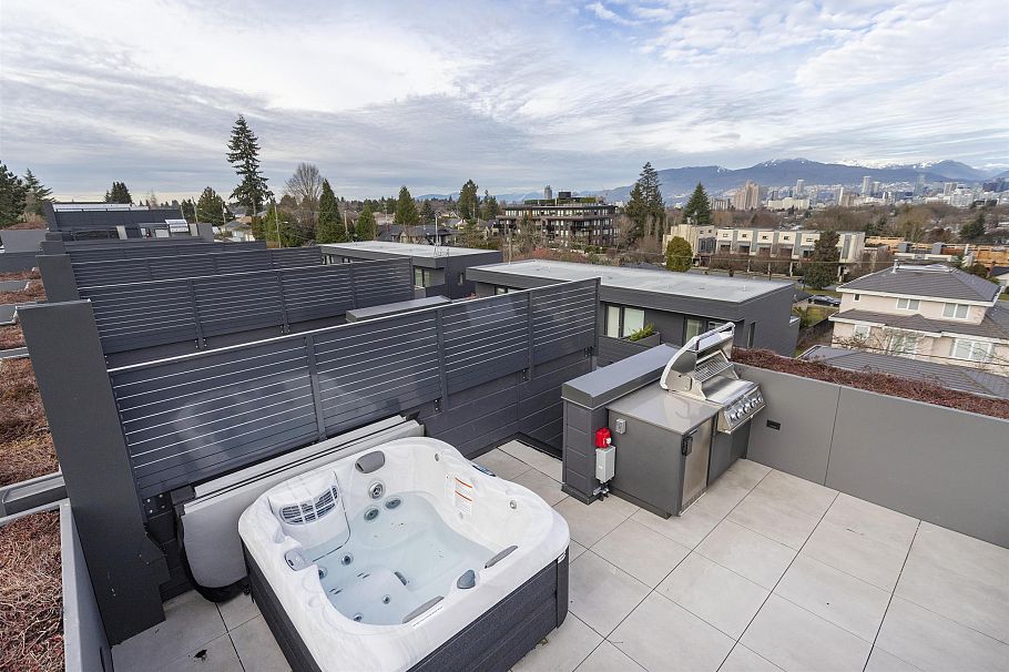 553 W 26th Avenue Vancouver, BC - 26