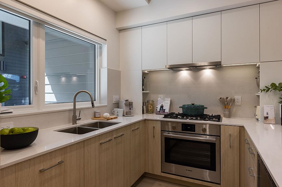 311 342 Mountain Highway North Vancouver, BC - 9