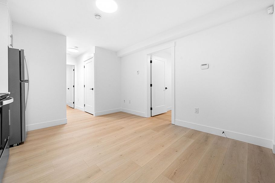 4990 Sherbrooke Street Vancouver, BC - 32