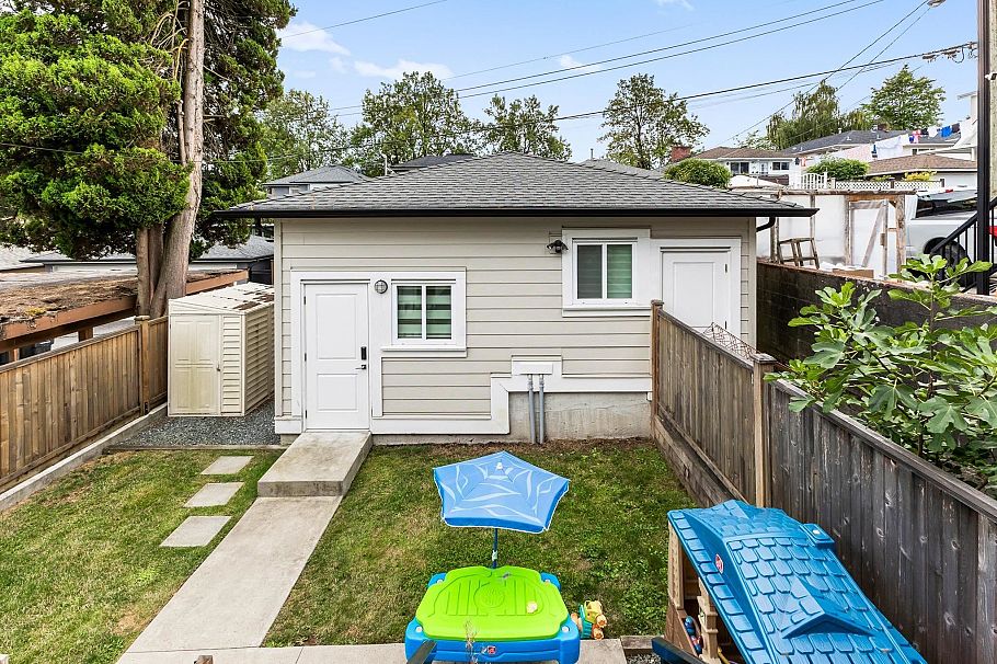 2 2786 E 46th Avenue Vancouver, BC - 21