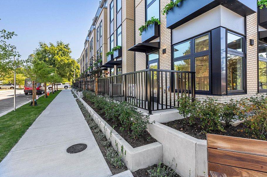 102 342 Mountain Highway North Vancouver, BC - 27