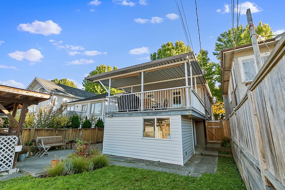 4833 Henry Street Vancouver, BC - 32