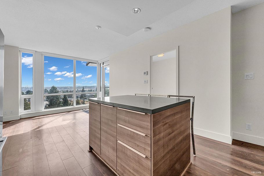 1005 1550 Fern Street North Vancouver, BC - 2