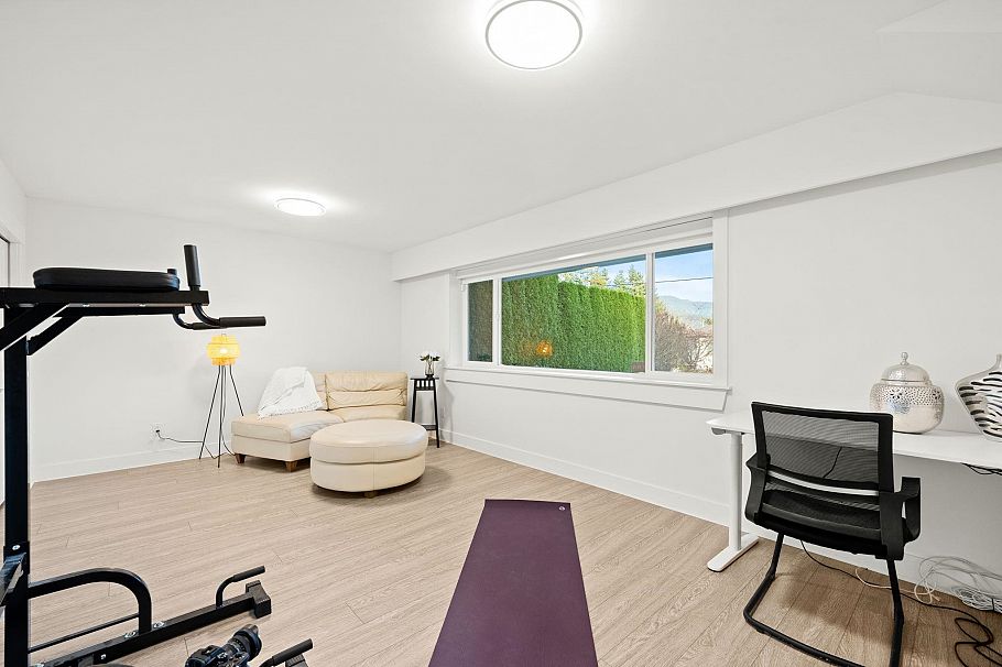 463 Beachview Drive North Vancouver, BC - 31