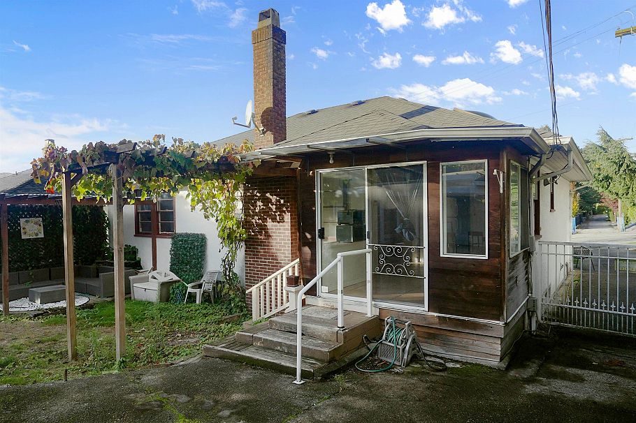 1830 W 33rd Avenue Vancouver, BC - 4