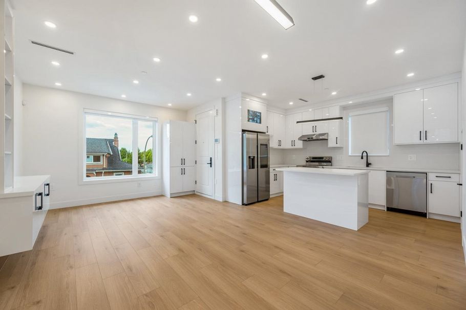 4705 Killarney Street Vancouver, BC - 2