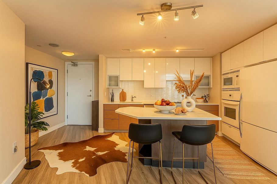 901 175 W 2nd Street North Vancouver, BC - 2