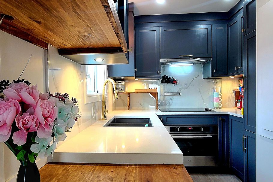 901 E Broadway Street Vancouver, BC - 4