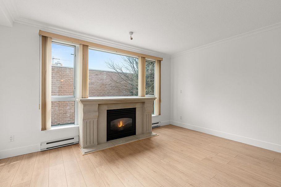 210 5770 Oak Street Vancouver, BC - 5