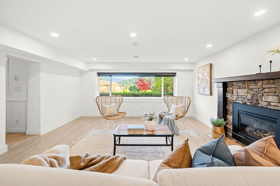 463 Beachview Drive North Vancouver, BC - 26