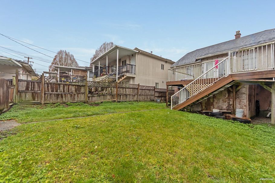 4358 Victoria Drive Vancouver, BC - 26