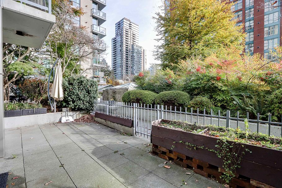936 Richards Street Vancouver, BC - 25