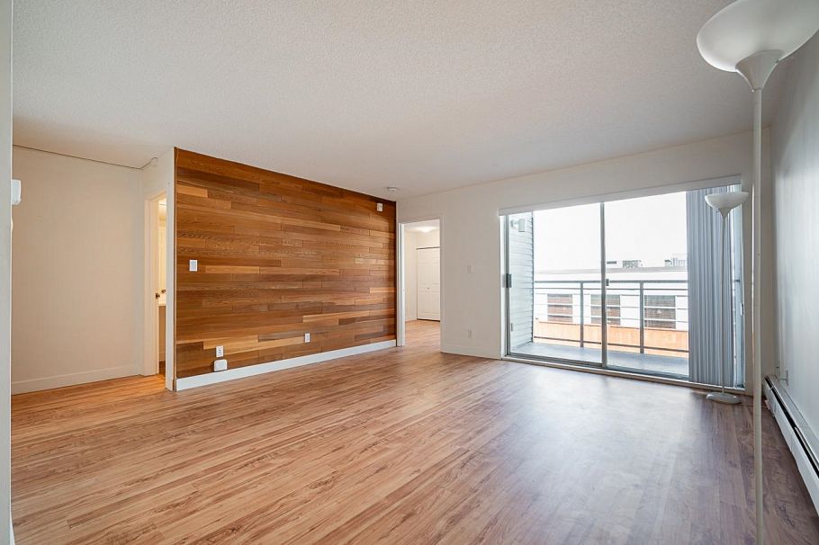 208 1550 Chesterfield Avenue North Vancouver, BC - 13