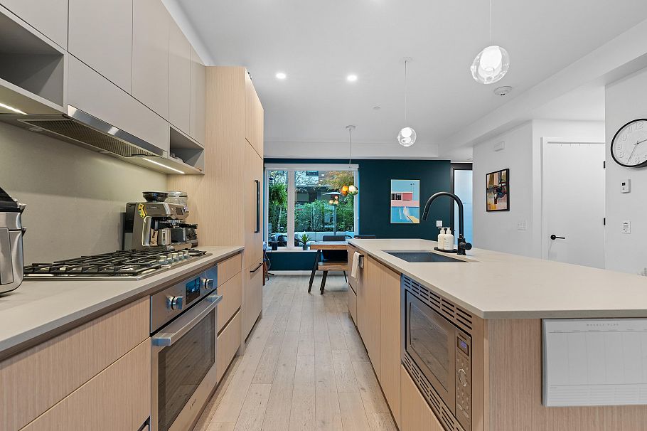 5 528 E 2nd Street North Vancouver, BC - 3