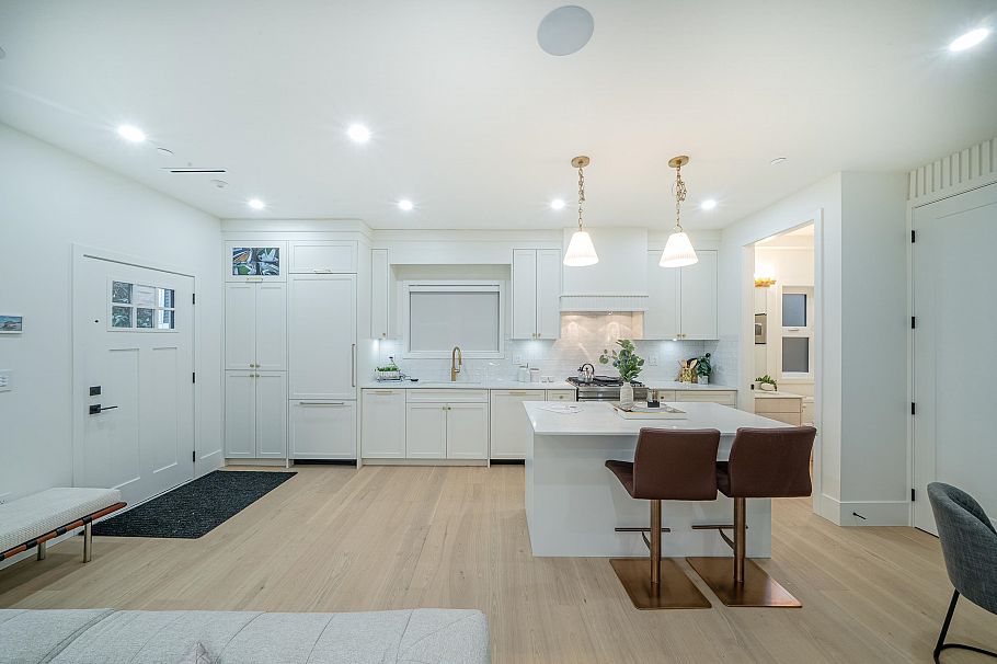 3460 Welwyn Street Vancouver, BC - 9