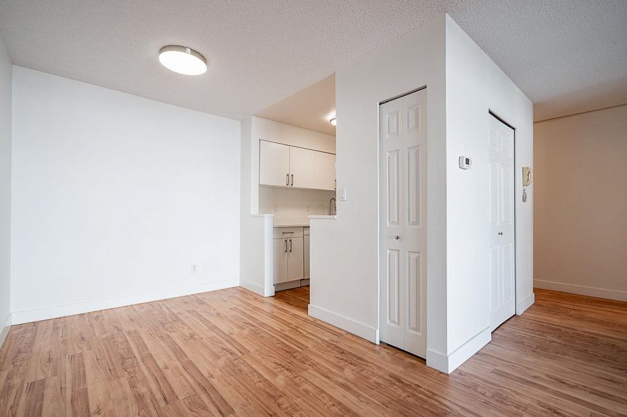 208 1550 Chesterfield Avenue North Vancouver, BC - 10