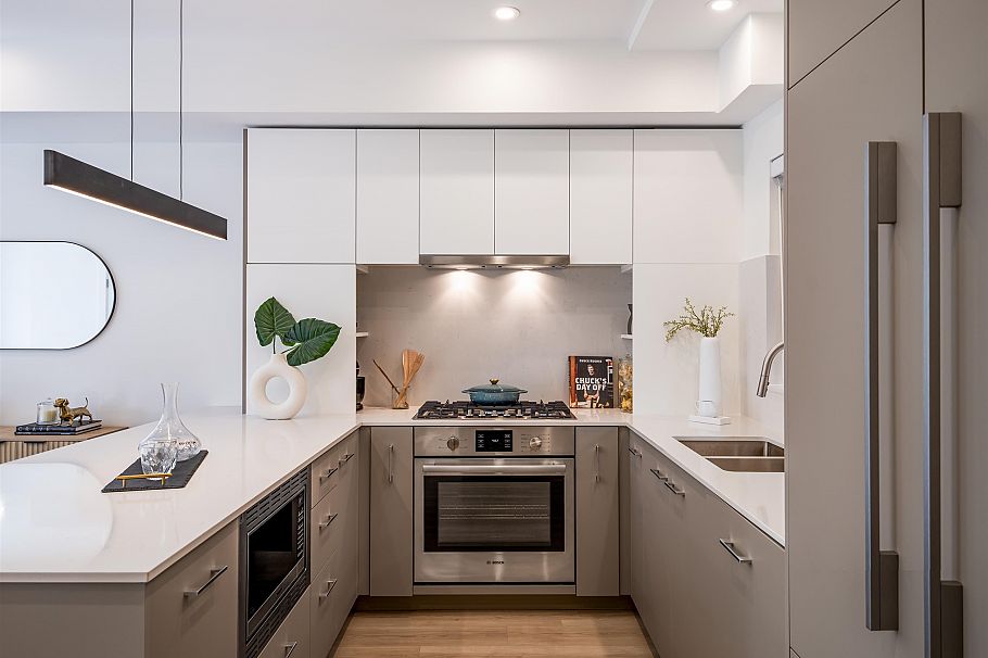 311 342 Mountain Highway North Vancouver, BC - 4