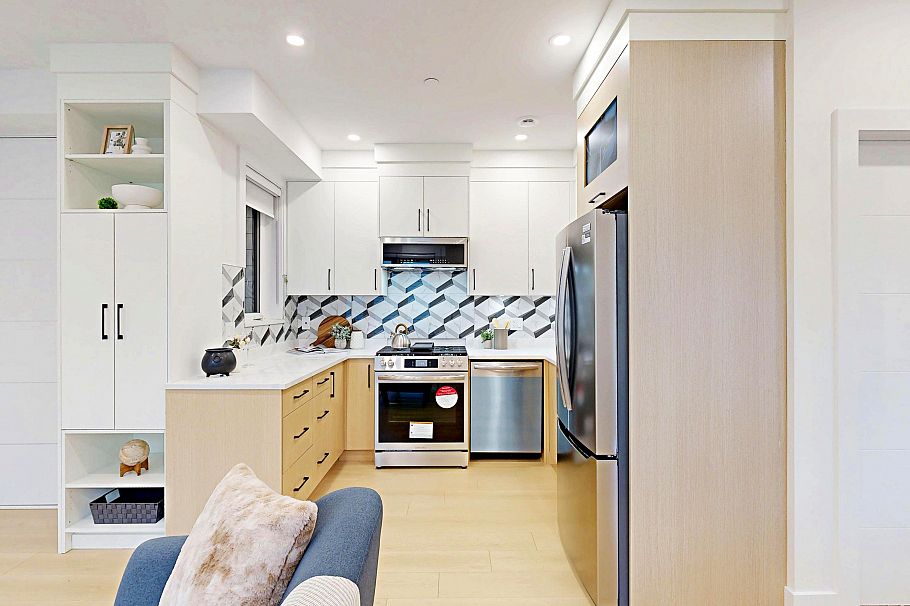 2 3425 Archimedes Street Vancouver, BC - 14