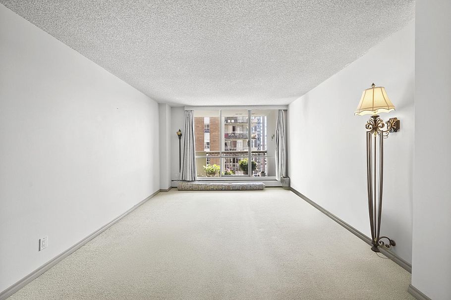 1006 2016 Fullerton Avenue North Vancouver, BC - 2