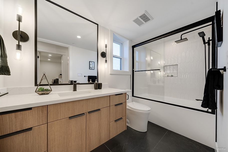 1167 E 63rd Avenue Vancouver, BC - 20