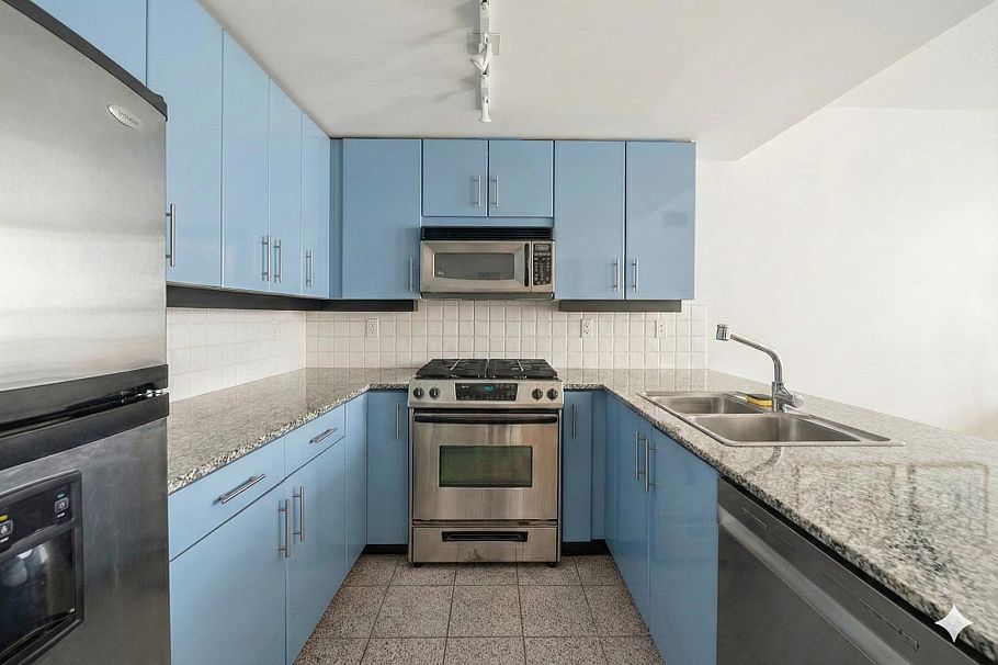 2102 188 E Esplanade Street North Vancouver, BC - 3