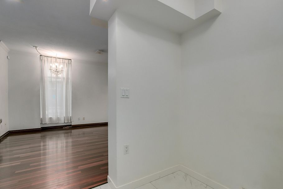 936 Richards Street Vancouver, BC - 16