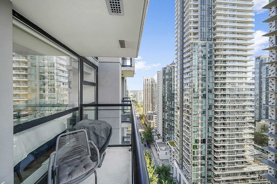 2107 1295 Richards Street Vancouver, BC - 15